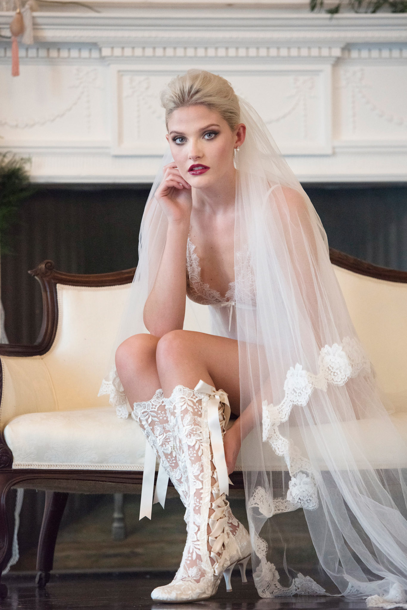 Evangeline-Elliot-ivory-lace-knee-high-wedding-boot-with-veil