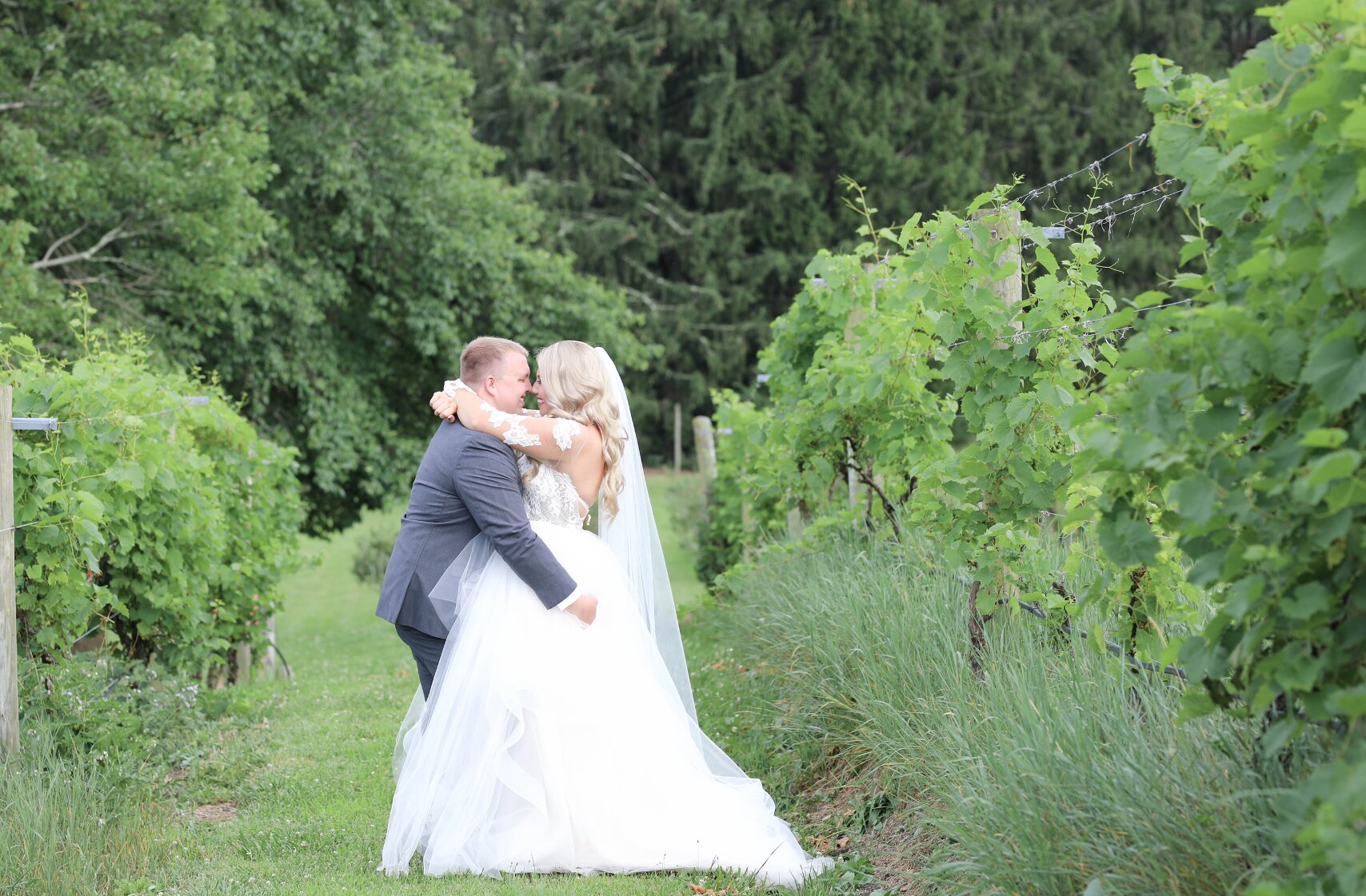 West Virginia Romantic Vineyard Wedding 